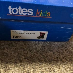 Girls size 1 Totes winter boots style- Jaclyn